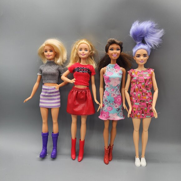 4 Vintage & Modern Barbie Dolls Bundle + Clothes Accessories Mattel 2001-2021 - Picture 1 of 16